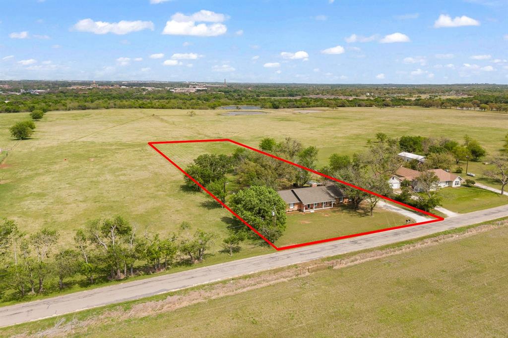 401 Edgewood Lane Cleburne, TX 76031 - Photo 5 of 39 a view of an ocean and beach