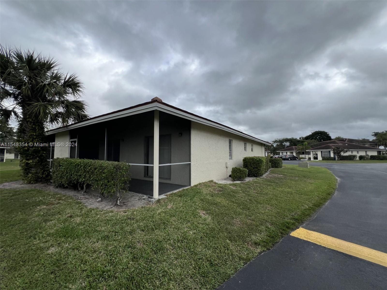 9961 Three Lakes Circle Boca Raton, FL 33428 - Photo 4 of 21 Gallery Image 4