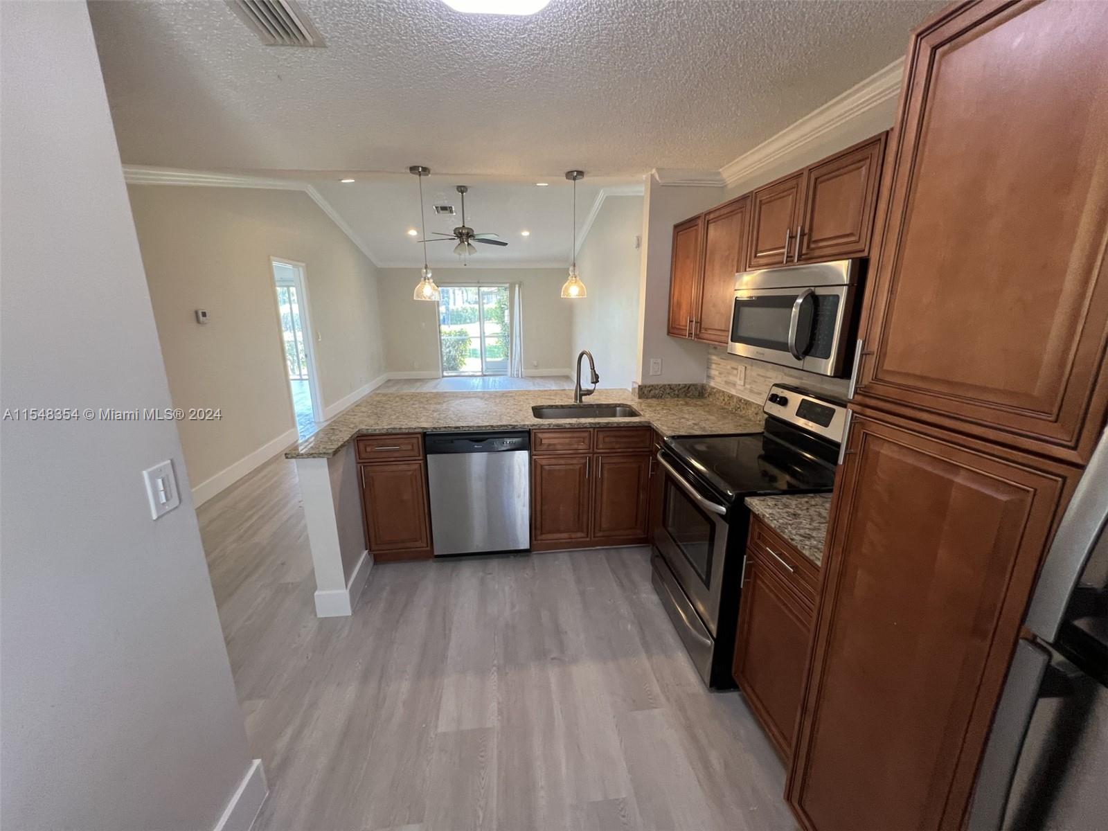 9961 Three Lakes Circle Boca Raton, FL 33428 - Photo 9 of 21 Gallery Image 9