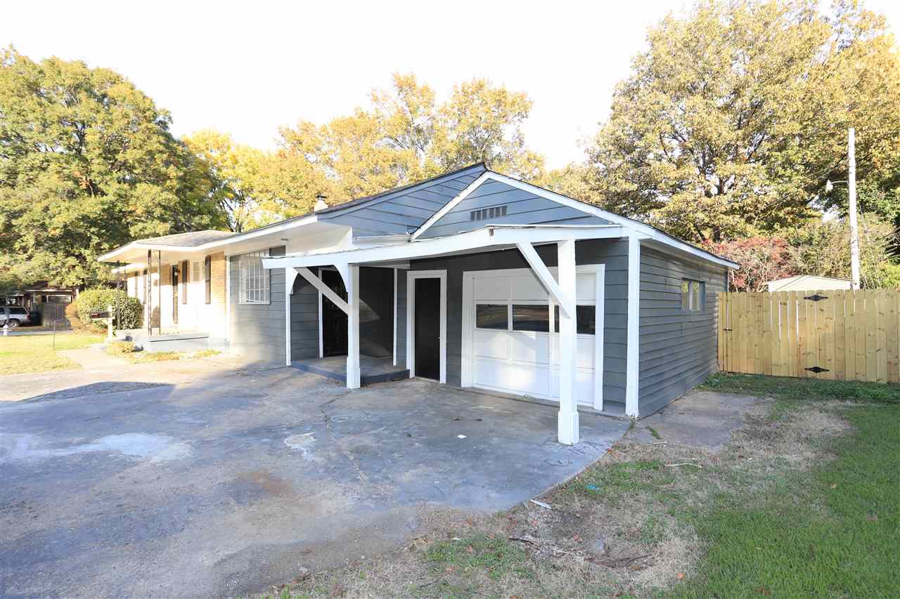 786 North Mendenhall Road Memphis, TN 38122 - Photo 2 of 14 a front view of a house with yard and green space