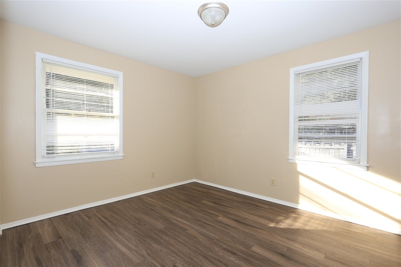 786 North Mendenhall Road Memphis, TN 38122 - Photo 13 of 14 a view of an empty room with wooden floor and a window