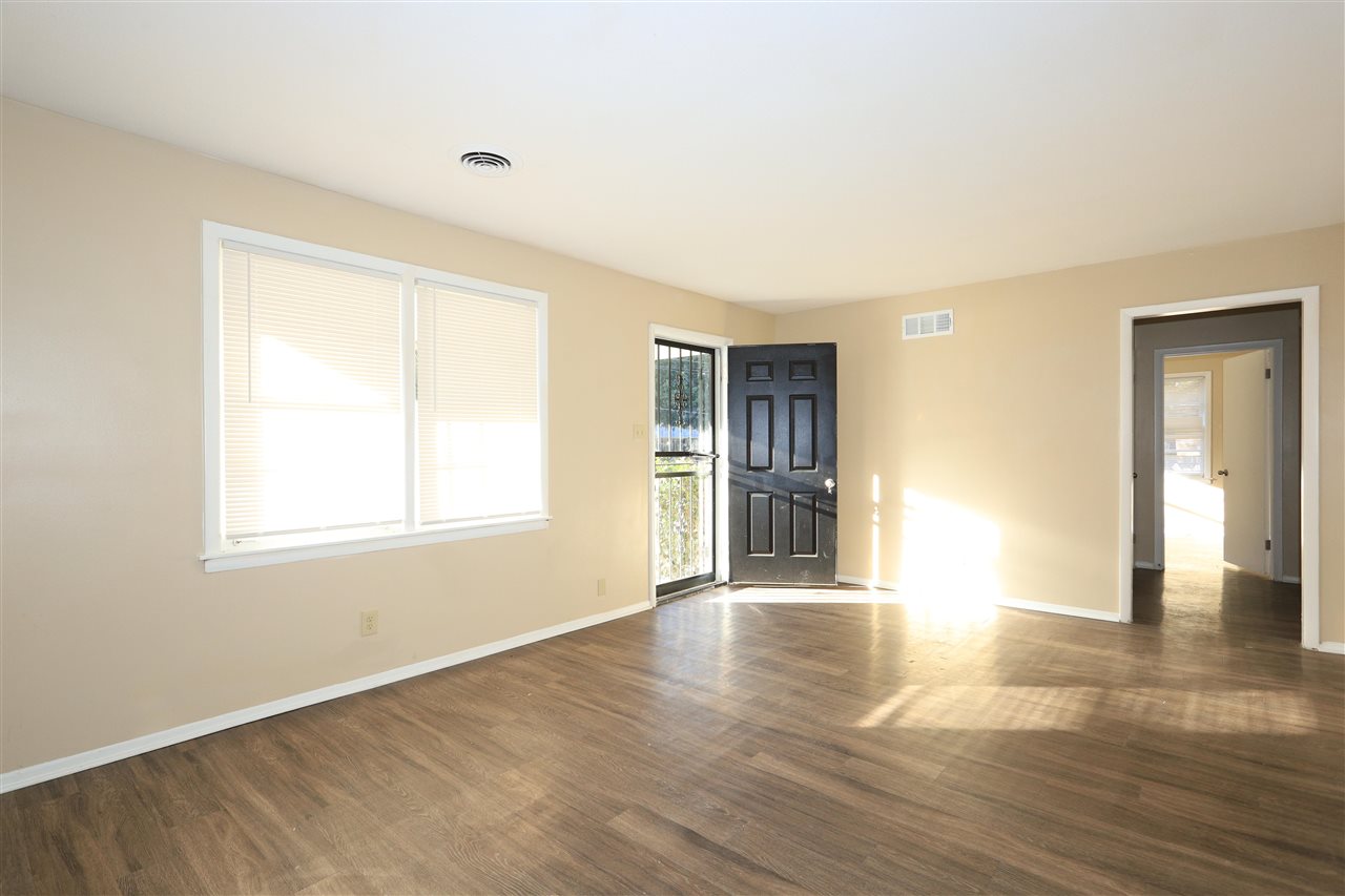 786 North Mendenhall Road Memphis, TN 38122 - Photo 6 of 14 a view of an empty room with wooden floor and a window
