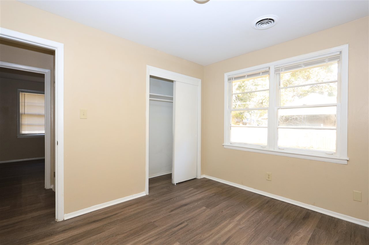 786 North Mendenhall Road Memphis, TN 38122 - Photo 10 of 14 an empty room with wooden floor and windows