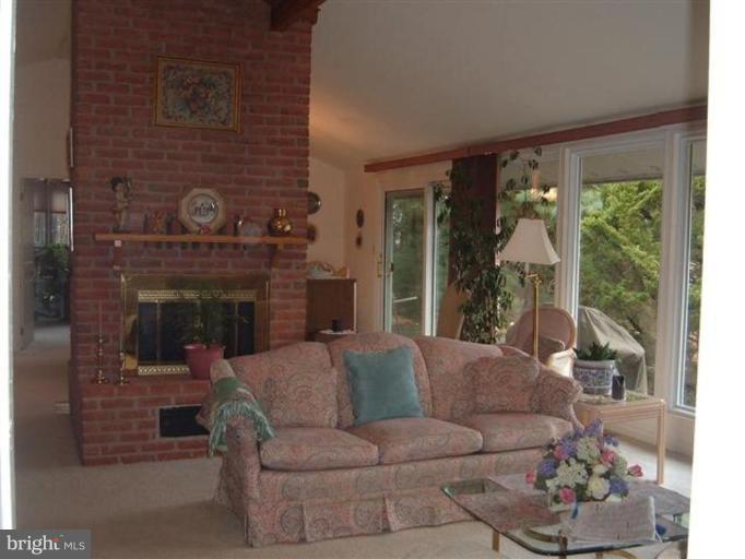 11415 Ashton Road Clear Spring, MD 21722 - Photo 9 of 27 Living Room