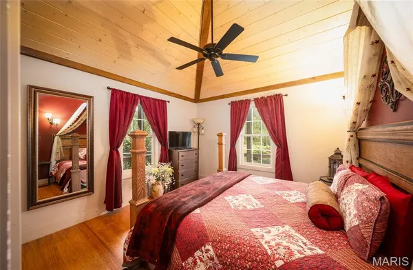 $1,250,000 | 295 Panthers Den Road, Makanda, IL 62958