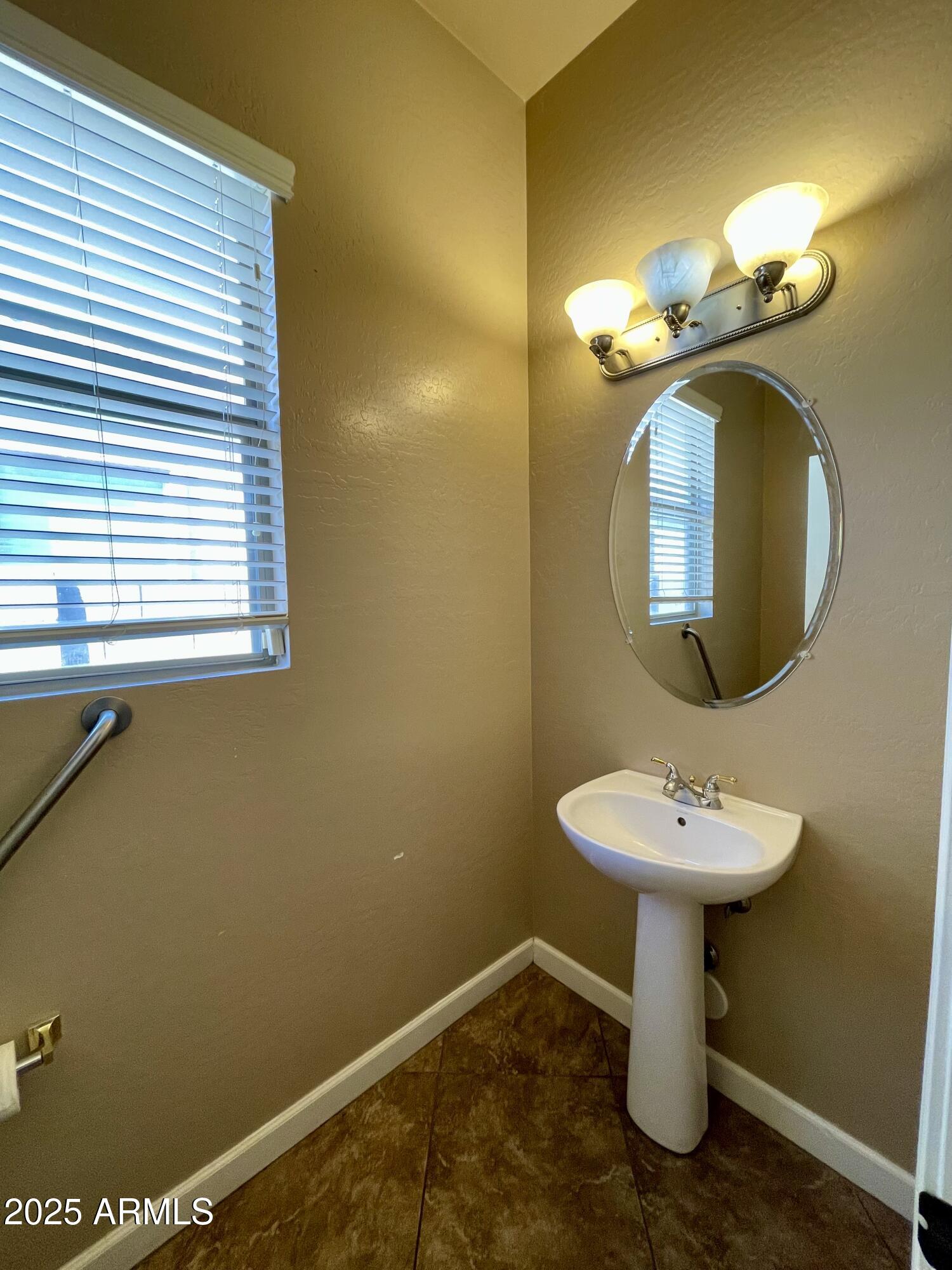 2206 West Eagle Feather Road Phoenix, AZ 85085 - Photo 12 of 21 IMG_4076