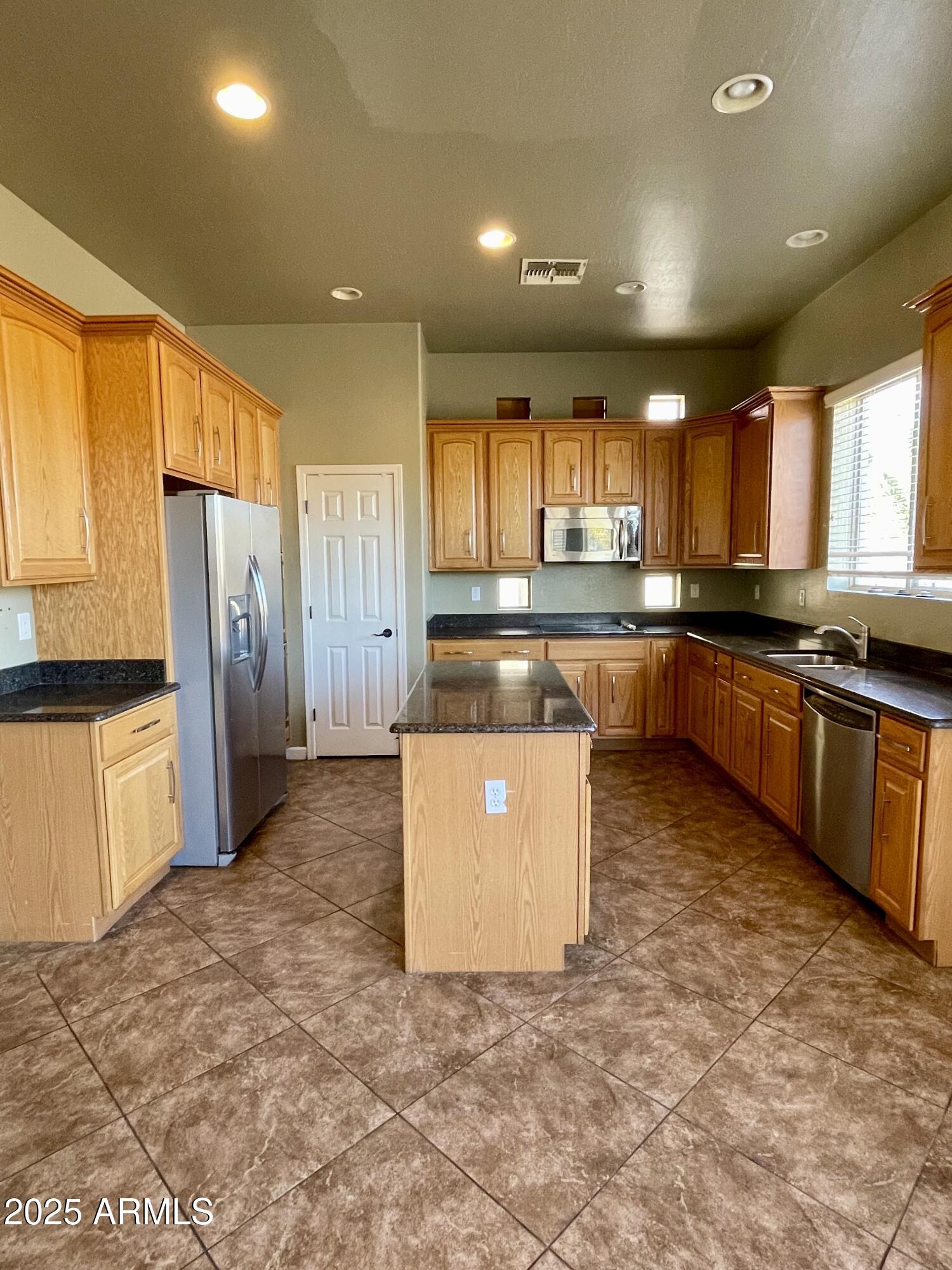 2206 West Eagle Feather Road Phoenix, AZ 85085 - Photo 8 of 21 IMG_4084