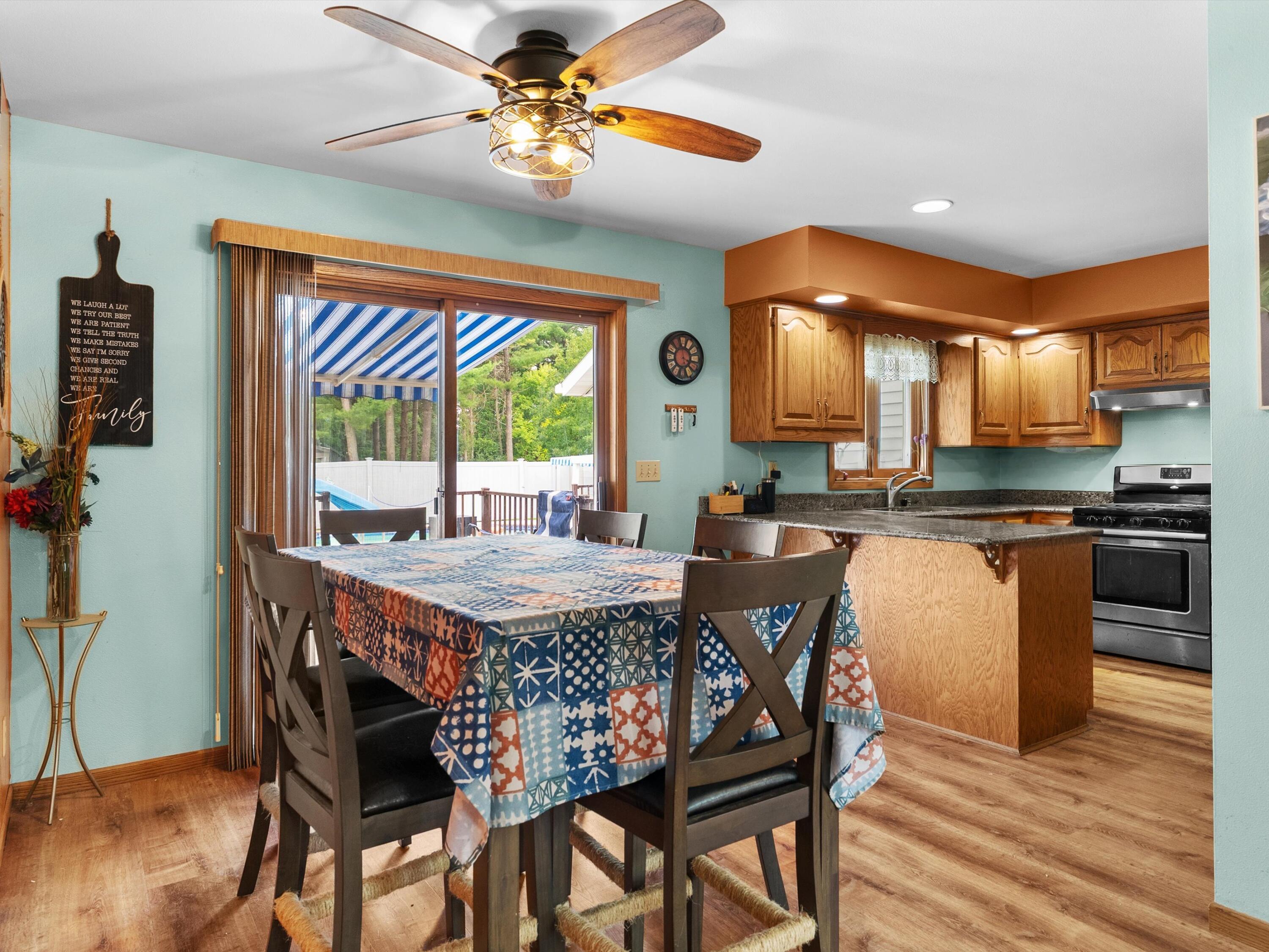 407 South 5th Street Reedsville, WI 54230 - Photo 5 of 26 Dining