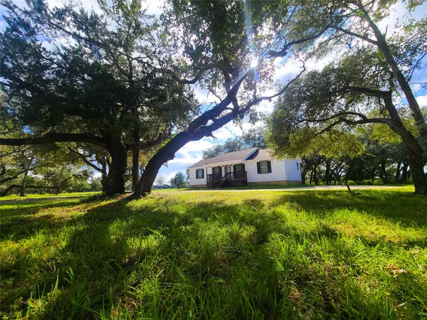 $2,300 | 1474 County Road 105, Columbus, TX 78934