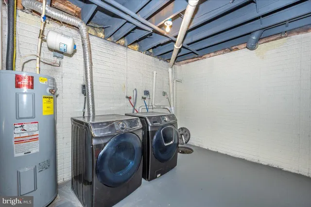 a view of an empty room with wooden roof