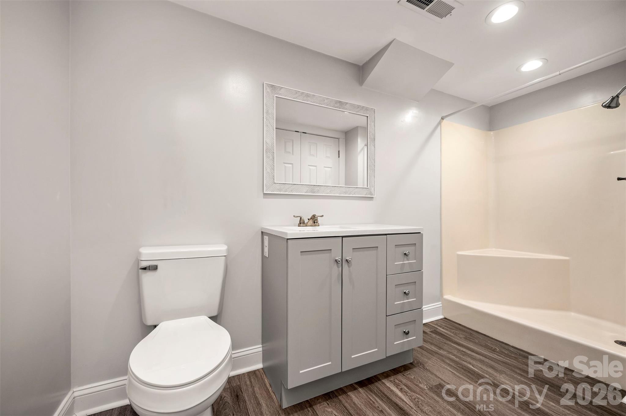 220 Roberson Road Forest City, NC 28043 - Photo 21 of 35 a bathroom with a toilet a sink a mirror and a bathtub