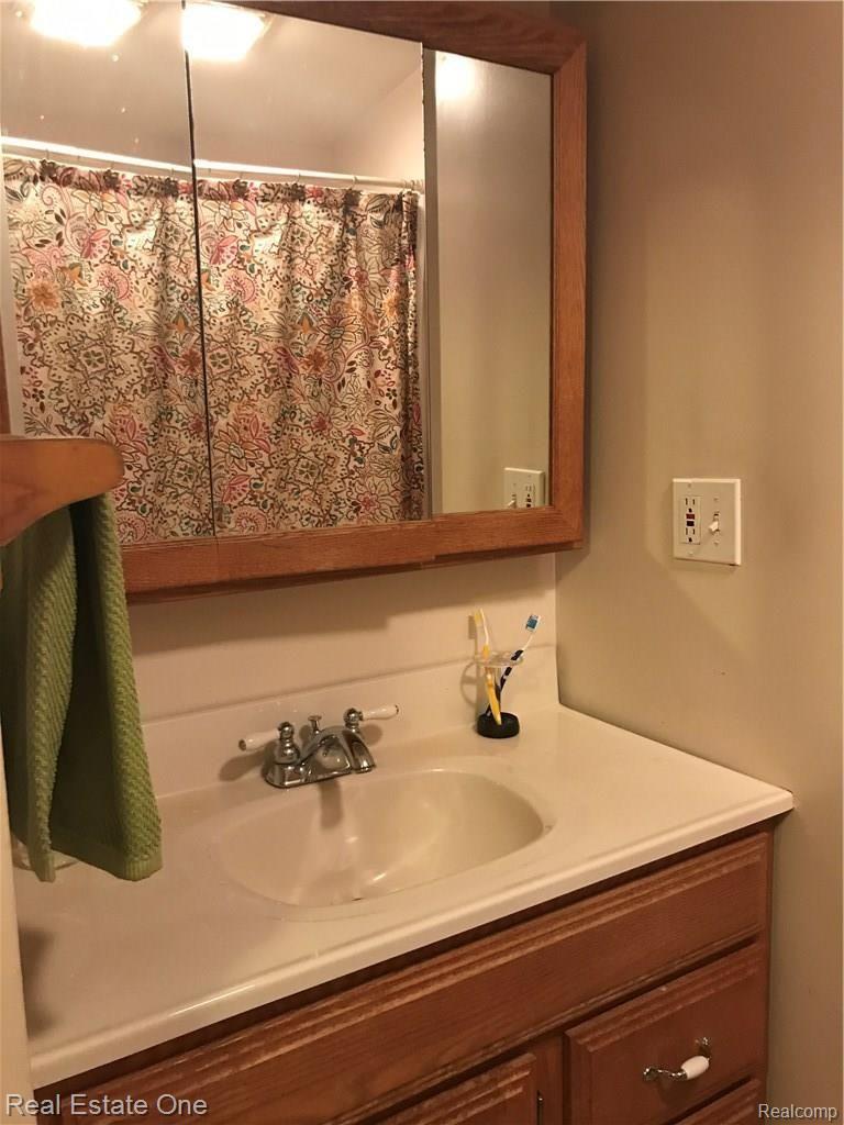 3055 Melvin Avenue Rochester, MI 48307 - Photo 18 of 21 IMG_0932.JPG