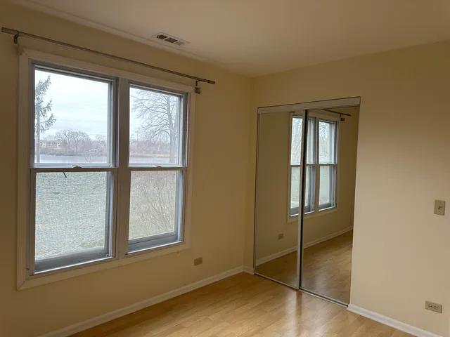 $2,750 | 1250 North Streamwood Lane, Unit 338, Vernon Hills, IL 60061