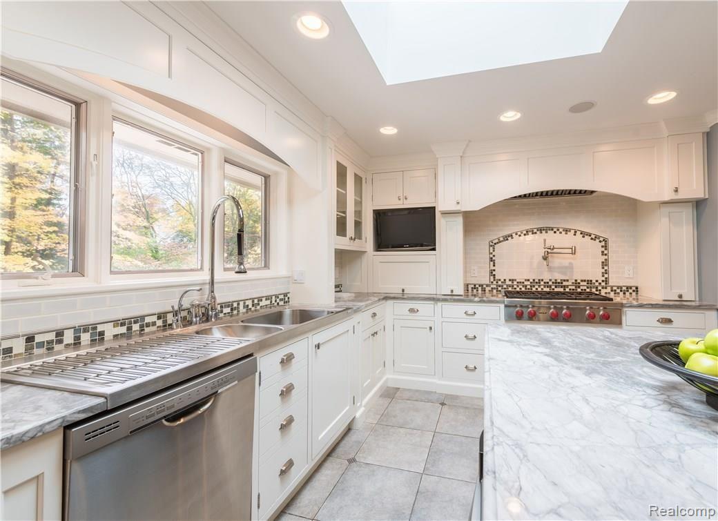 570 Haverhill Road Bloomfield Hills, MI 48304 - Photo 11 of 32 DSC_2718-HDR.jpg