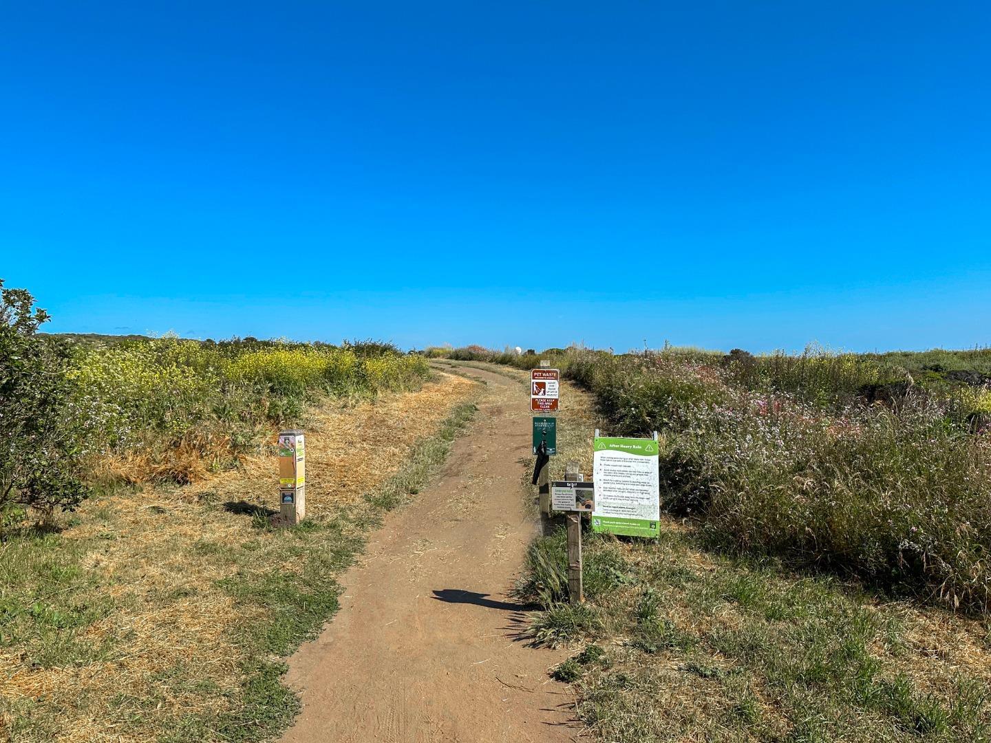 989 Ocean Boulevard Moss Beach, CA 94038 - Photo 42 of 44 a view of a dry yard with wooden fence