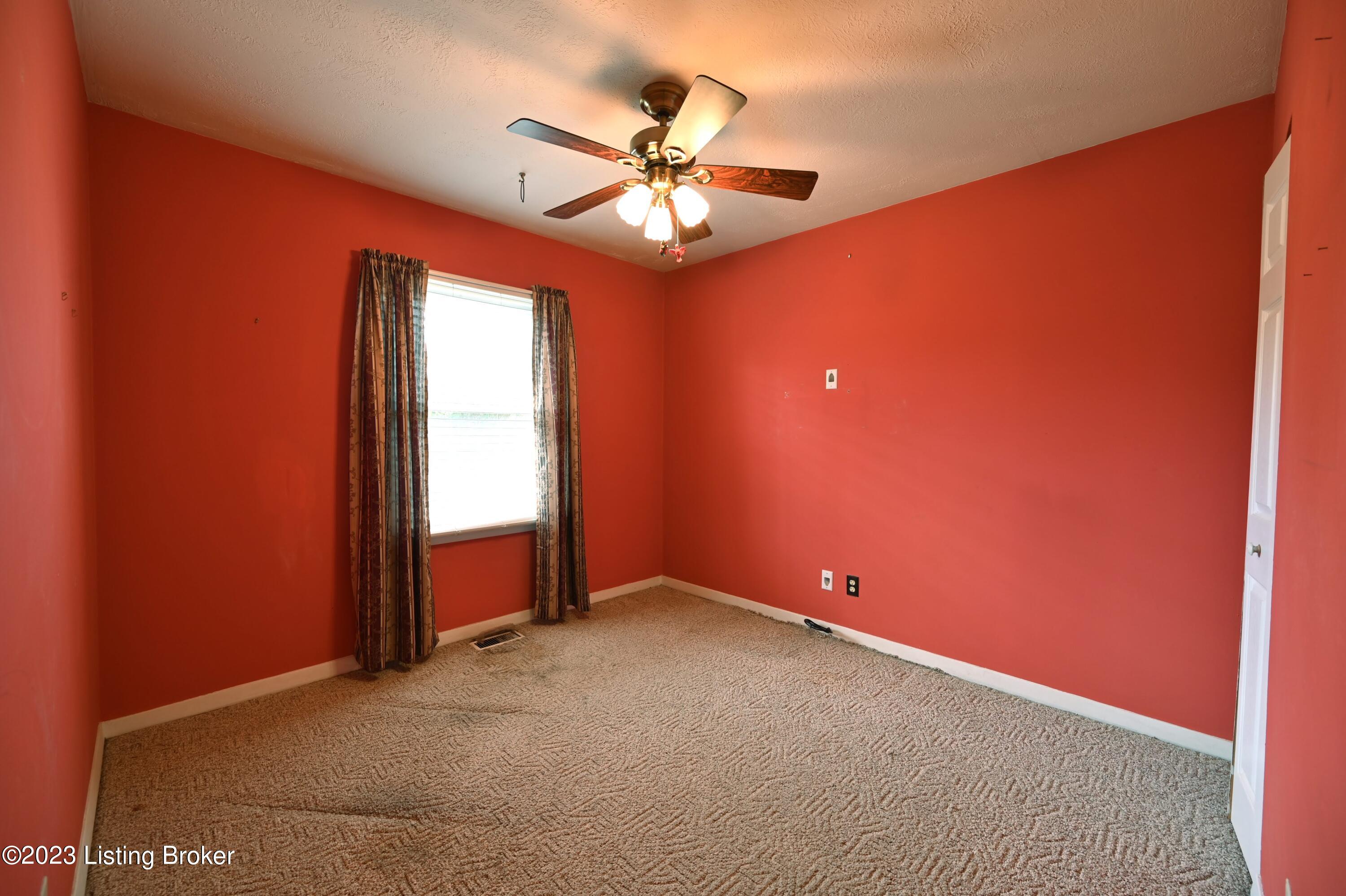 645 Emily Road Louisville, KY 40206 - Photo 10 of 20 DSC_6827