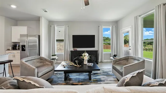 $349,990 | 913 Hollyn Drive, Decatur, TX 76234