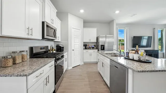 $349,990 | 913 Hollyn Drive, Decatur, TX 76234