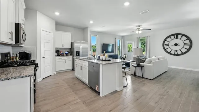 $349,990 | 913 Hollyn Drive, Decatur, TX 76234