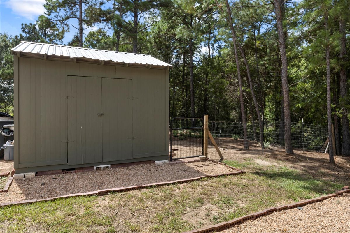 120 Lake Point Way Bastrop, TX 78602 - Photo 37 of 40 a backyard of a house with a tree