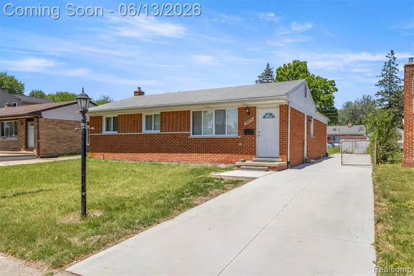 $269,900 | 29578 Brown Court, Garden City, MI 48135