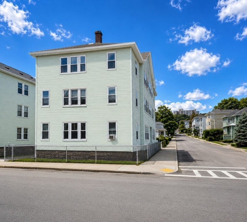 18 Caprera Road Worcester, MA 01604 - Photo 5 of 28