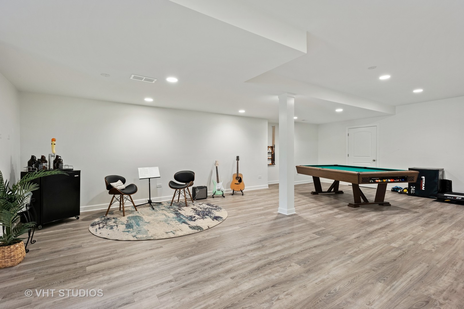 N210 Silverleaf Boulevard Wheaton, IL 60187 - Photo 35 of 48 a view of a dining room with furniture