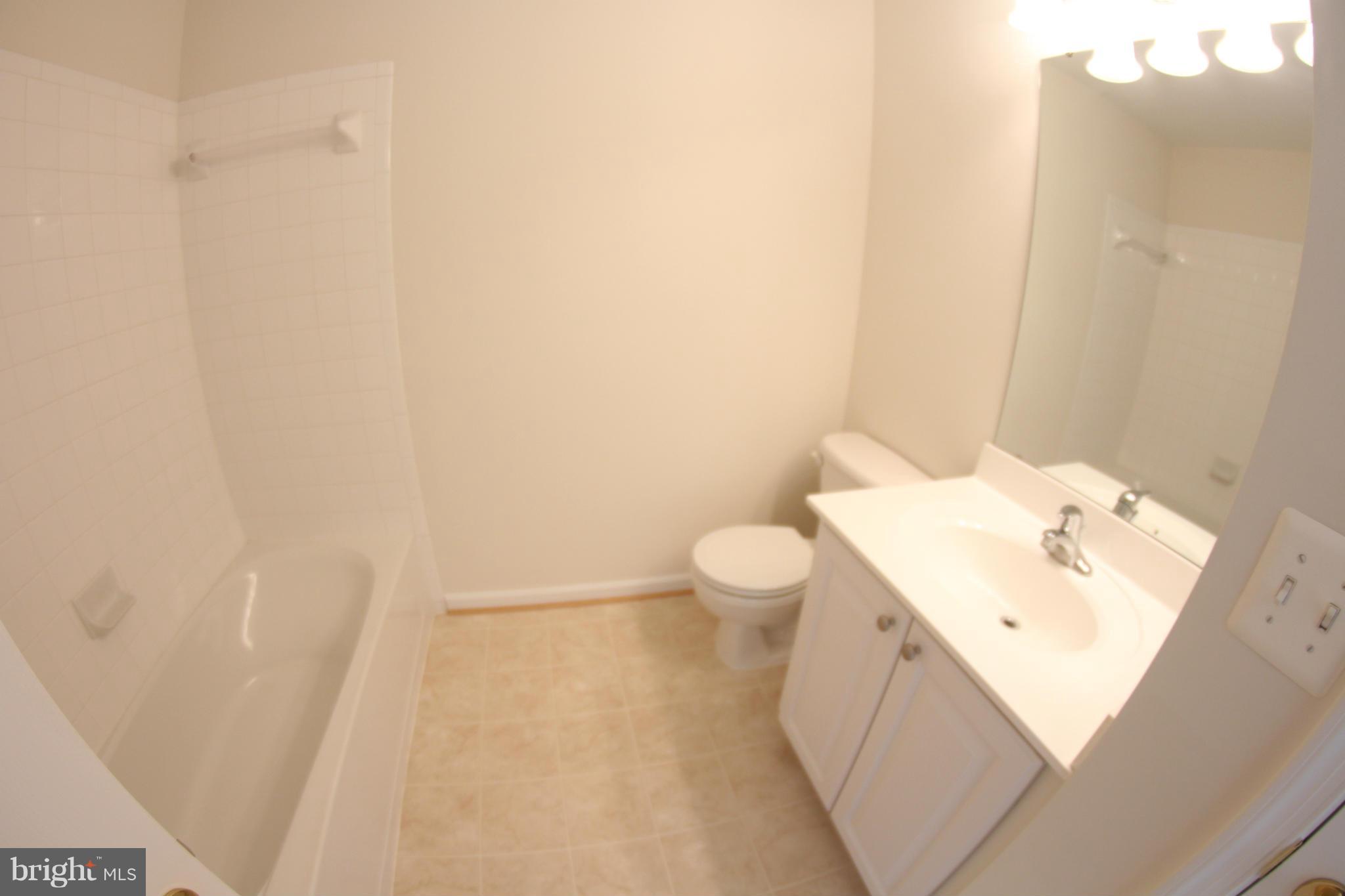6829 Rathbone Place Gainesville, VA 20155 - Photo 17 of 30 Bath