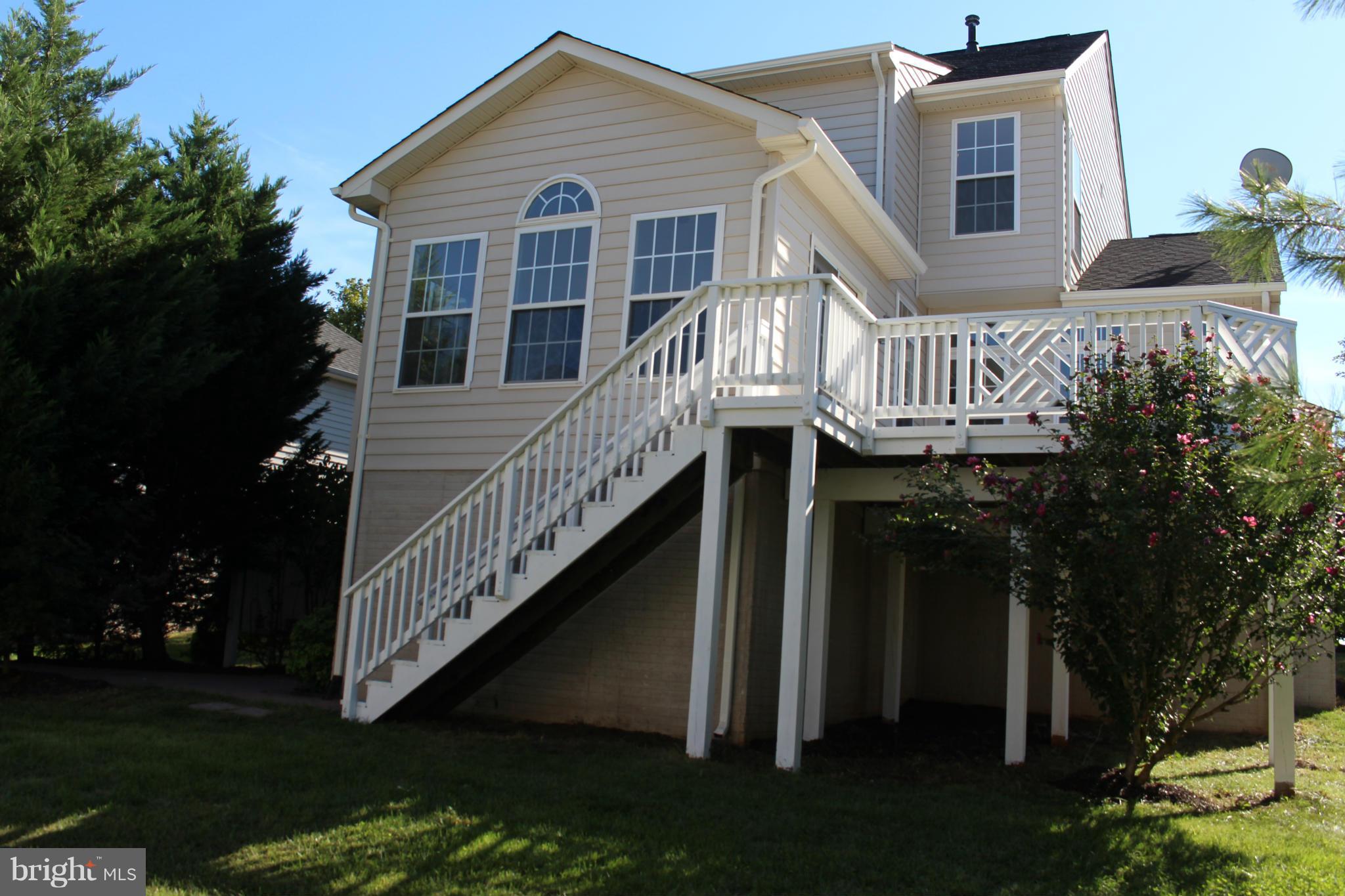 6829 Rathbone Place Gainesville, VA 20155 - Photo 5 of 30 Exterior (Rear)