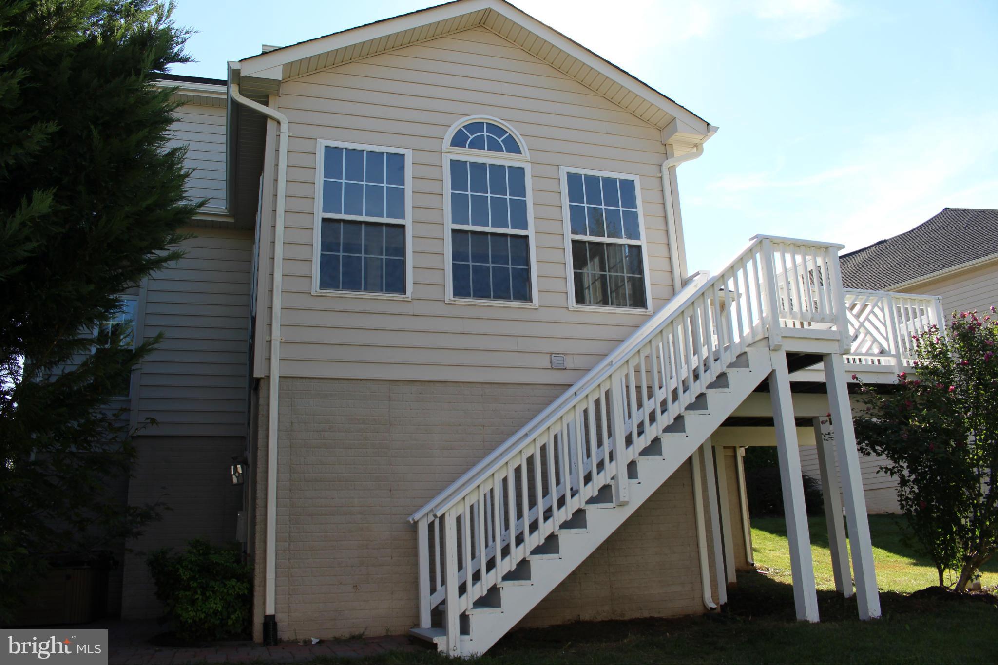 6829 Rathbone Place Gainesville, VA 20155 - Photo 6 of 30 Exterior (Rear)
