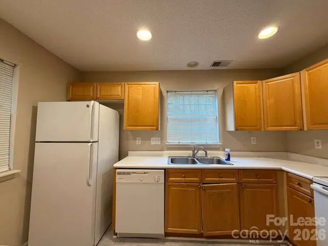 $1,800 | 6007 Cougar Lane, Charlotte, NC 28269