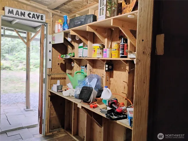 a view of an outdoor space