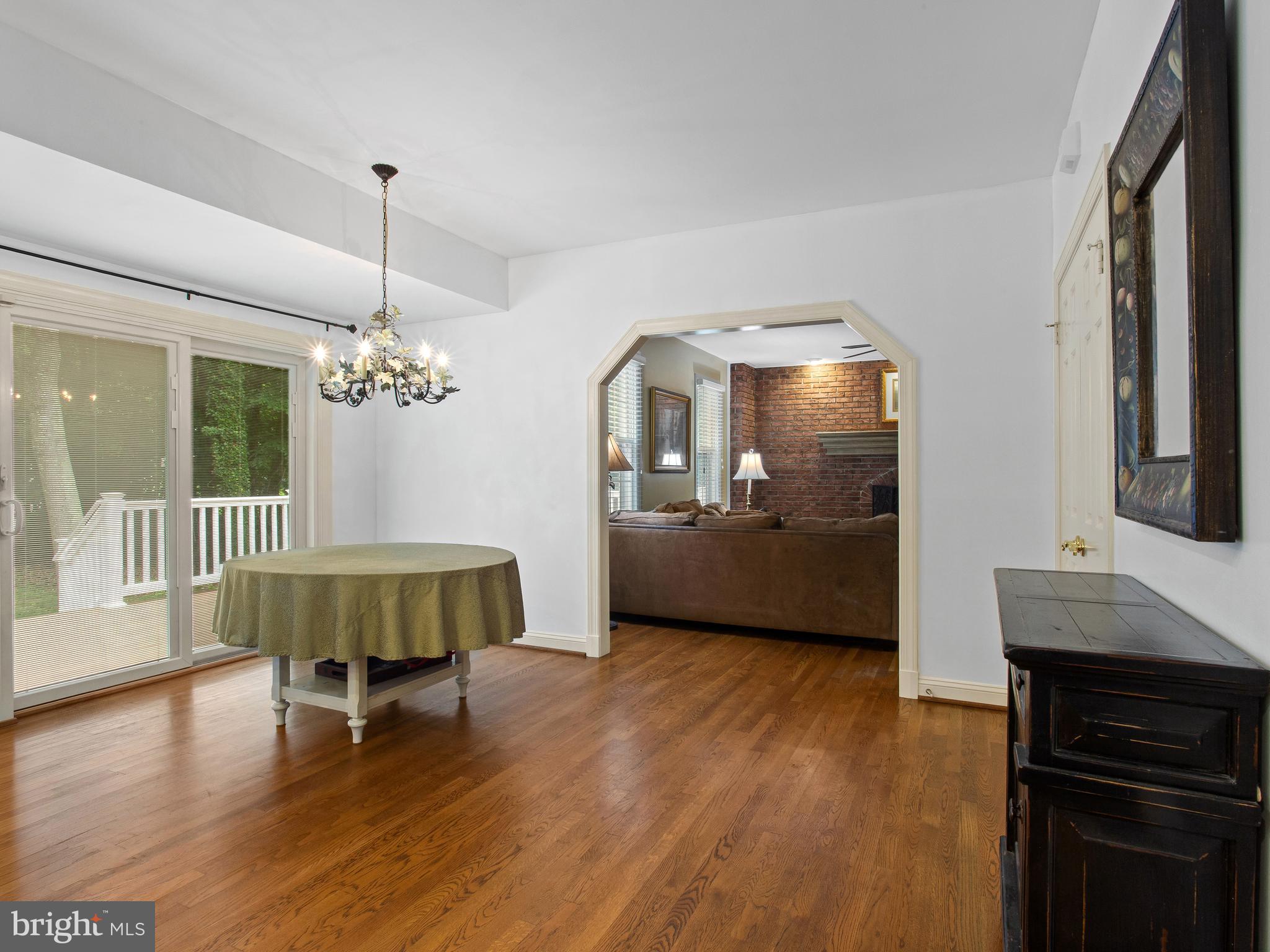 527 Post Oak Road Annapolis, MD 21401 - Photo 9 of 50 Large breakfast area