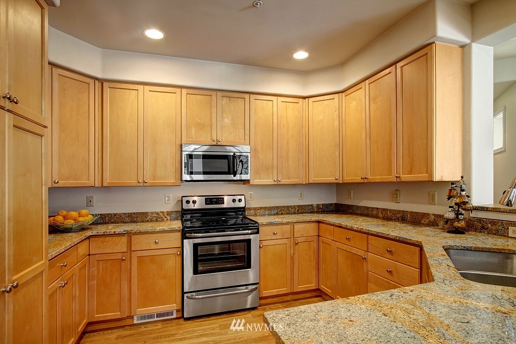 4325 Northeast 5th Court, Unit 102 Renton, WA 98059 - Photo 6 of 12 Gallery Image 6