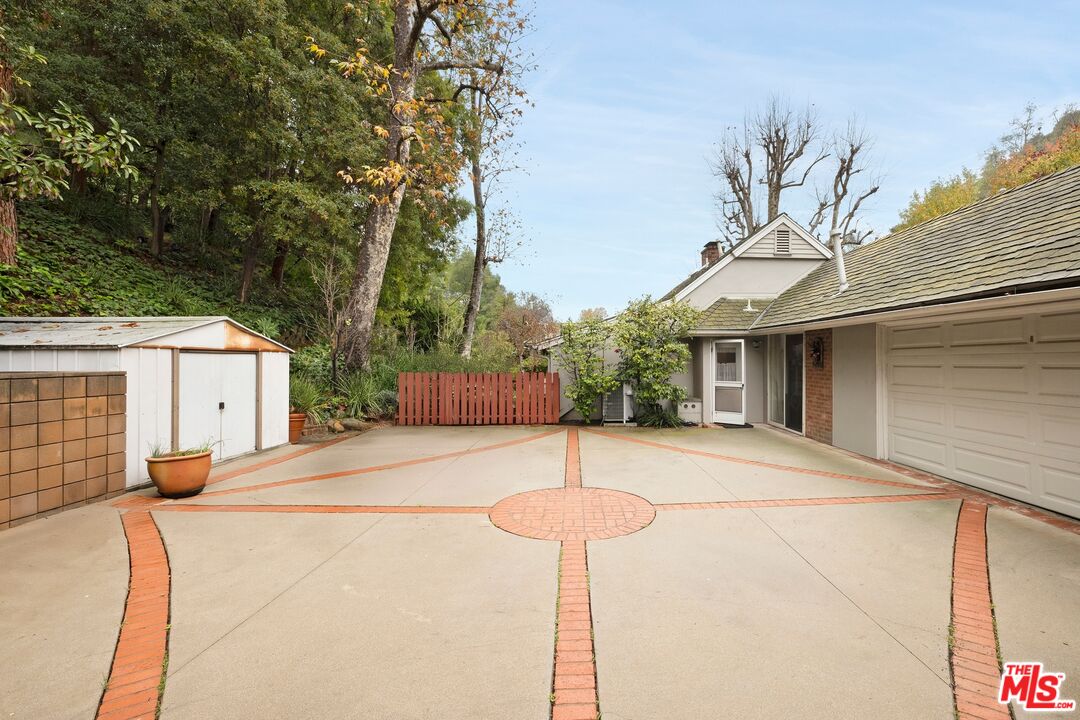 1444 Roscomare Road Los Angeles, CA 90077 - Photo 14 of 19 a backyard of a house with table and chairs