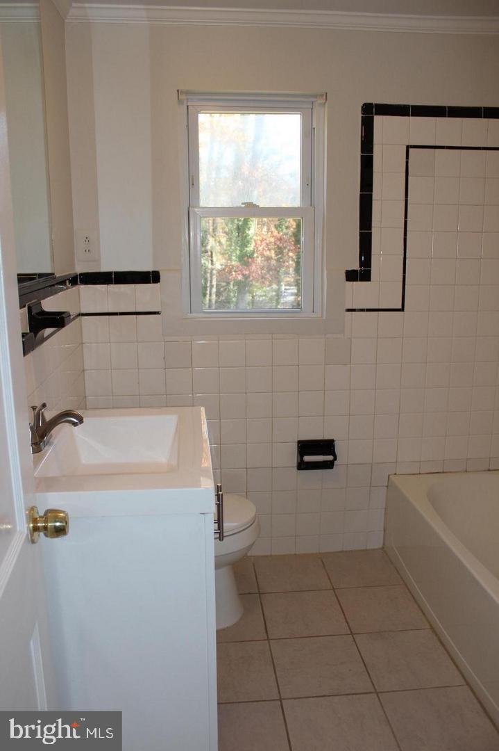3735 West Ox Road Fairfax, VA 22033 - Photo 11 of 28 Bathroom