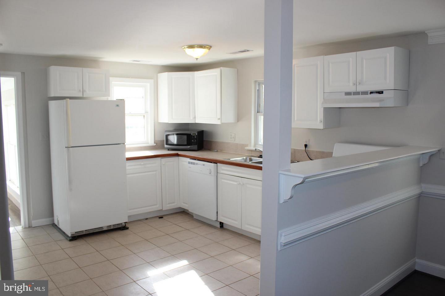 3735 West Ox Road Fairfax, VA 22033 - Photo 3 of 28 Kitchen