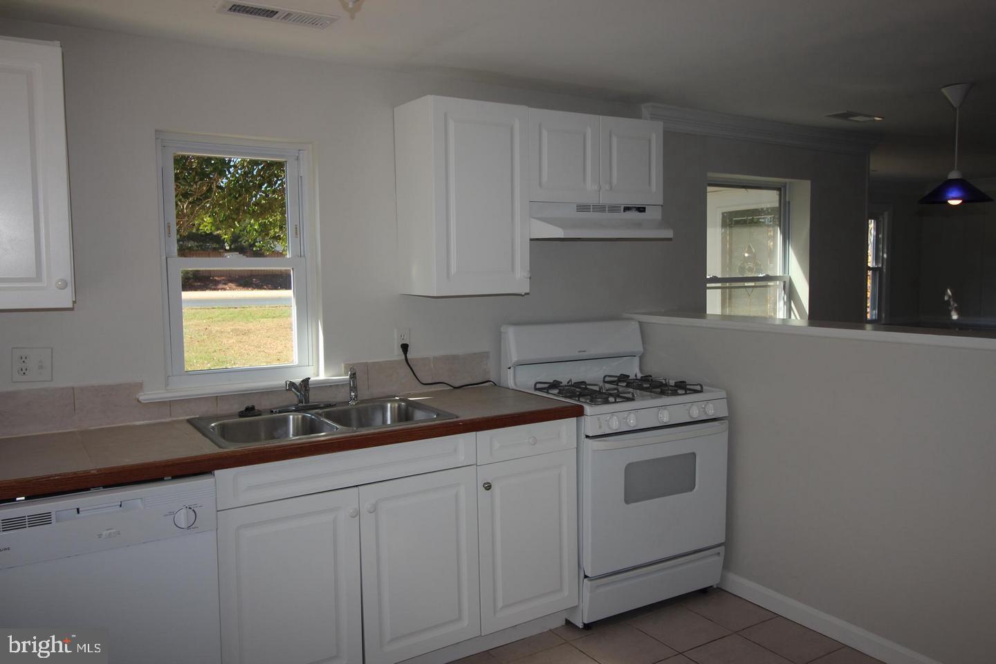 3735 West Ox Road Fairfax, VA 22033 - Photo 5 of 28 Kitchen