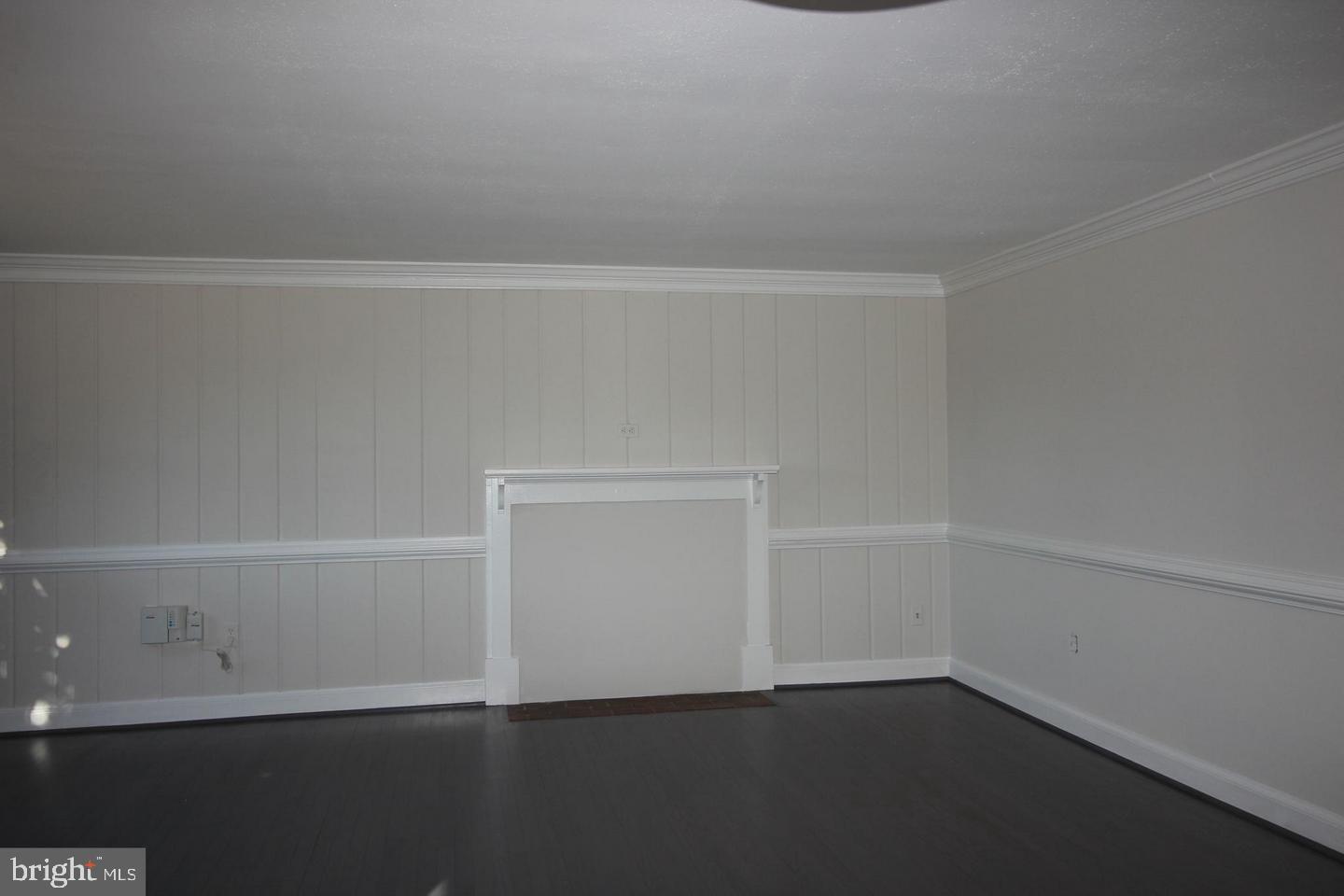3735 West Ox Road Fairfax, VA 22033 - Photo 6 of 28 Living Room