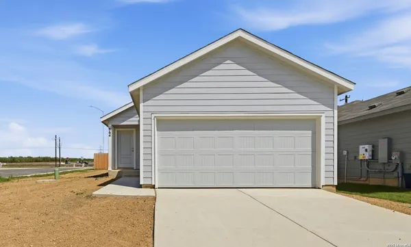 $1,745 | 964 Pastar Creek, Seguin, TX 78155