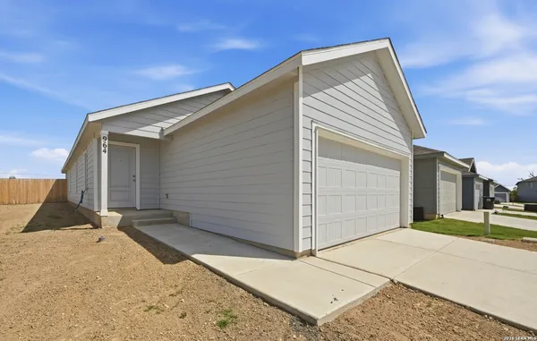 $1,745 | 964 Pastar Creek, Seguin, TX 78155