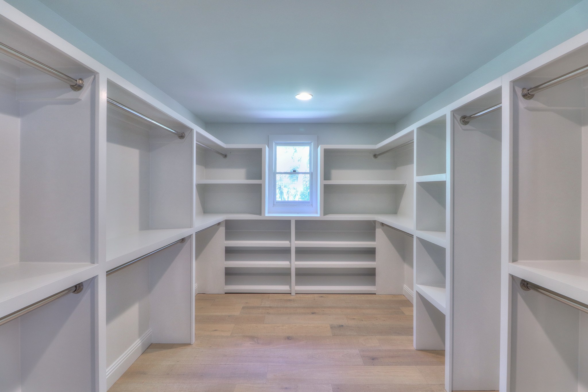653 Flippen Road Lebanon, TN 37087 - Photo 21 of 49 a view of an empty walk in closet