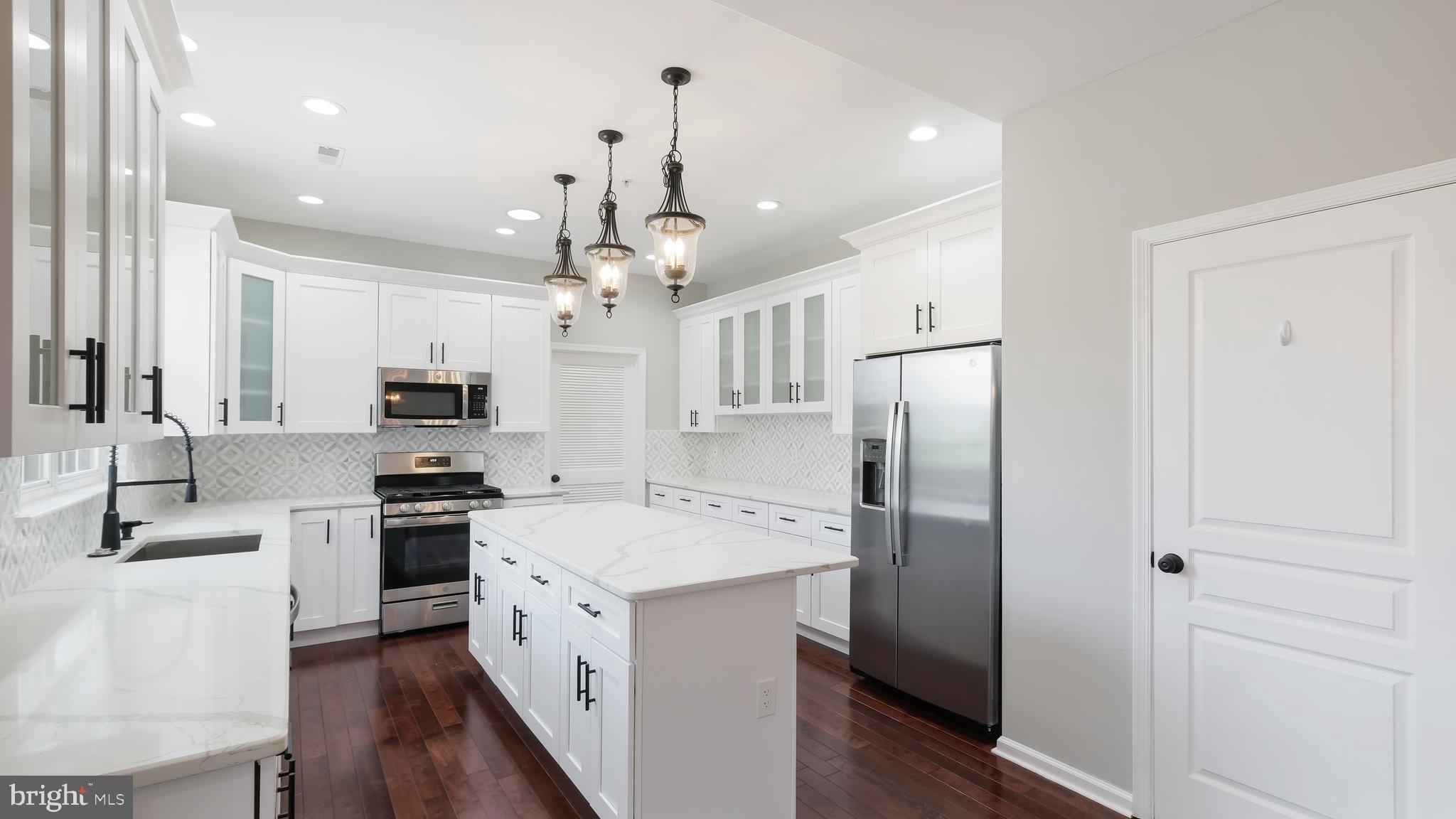 120 Coachlight Circle Chalfont, PA 18914 - Photo 1 of 59