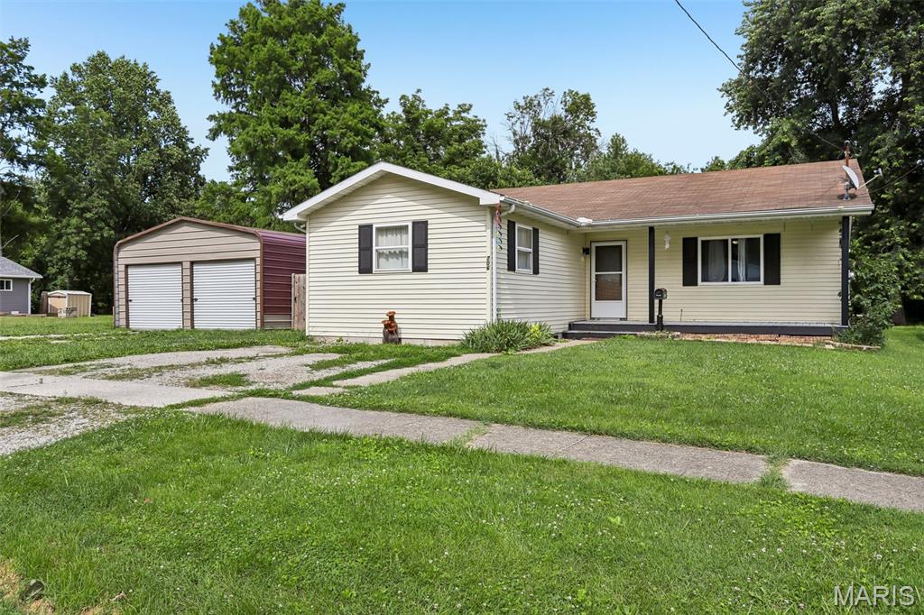 706 North Locust Street Litchfield, IL 62056 - Photo 1 of 24