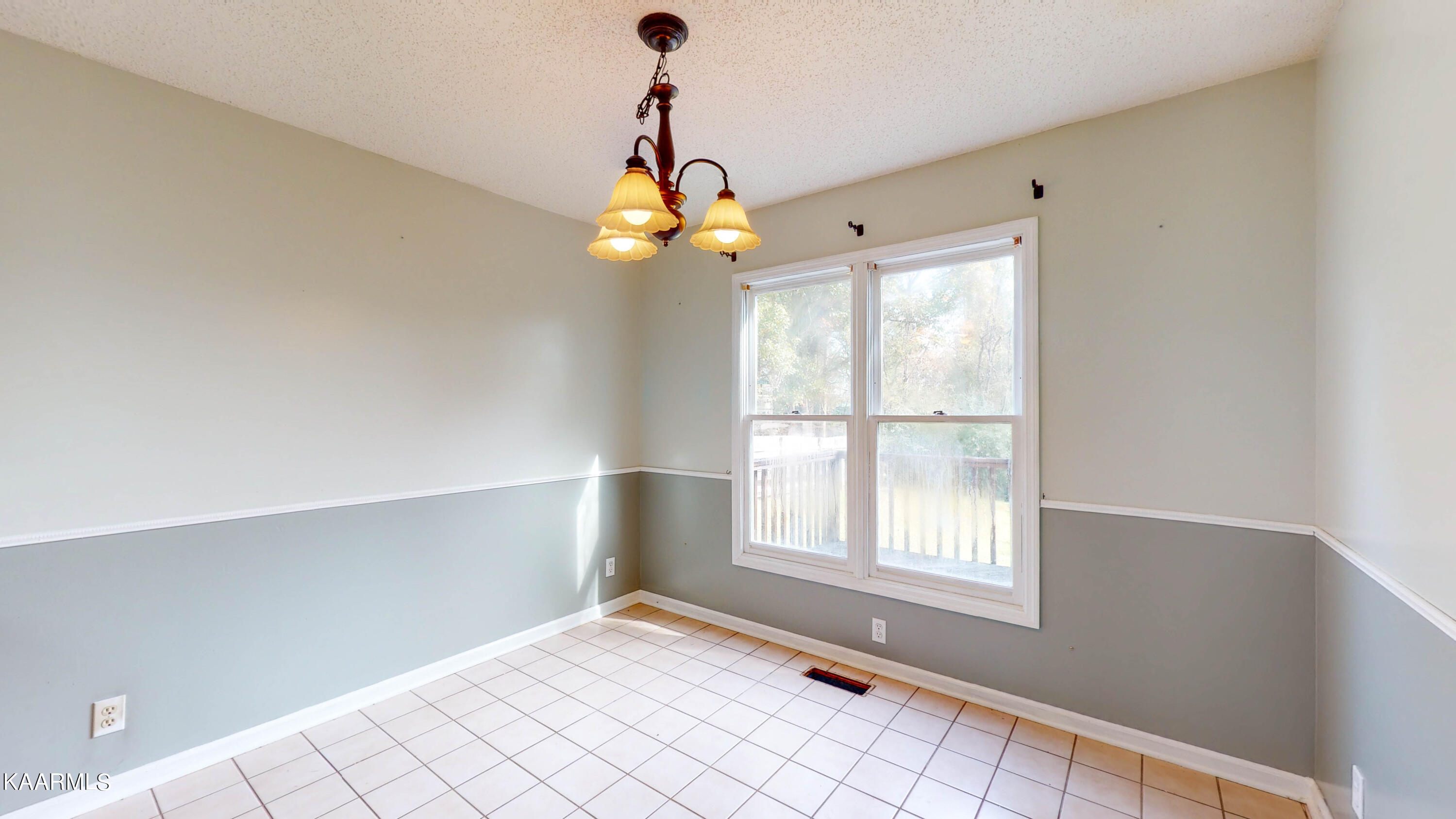 100 Tamara Lane Oak Ridge, TN 37830 - Photo 9 of 30 100-Tamara-Ln-11082021_142812