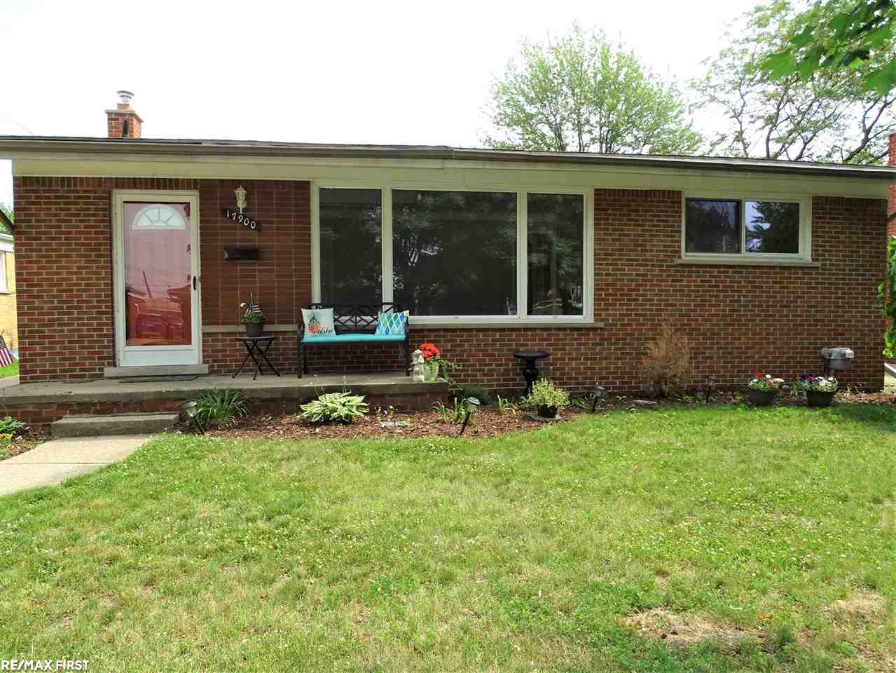 17900 Winsome Road Fraser, MI 48026 - Photo 1 of 22 31393091.JPG