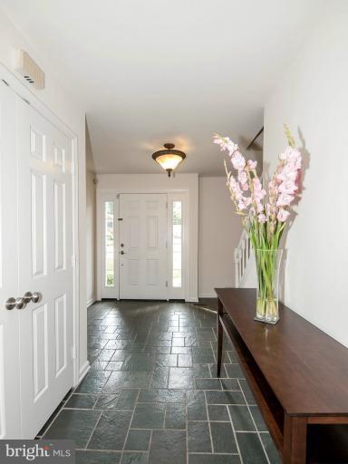 9014 Edgepark Road Vienna, VA 22182 - Photo 14 of 29 Foyer