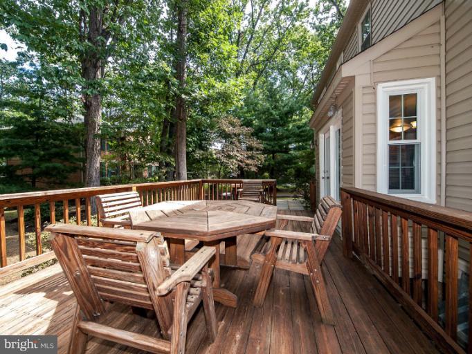 9014 Edgepark Road Vienna, VA 22182 - Photo 19 of 29 Deck 2