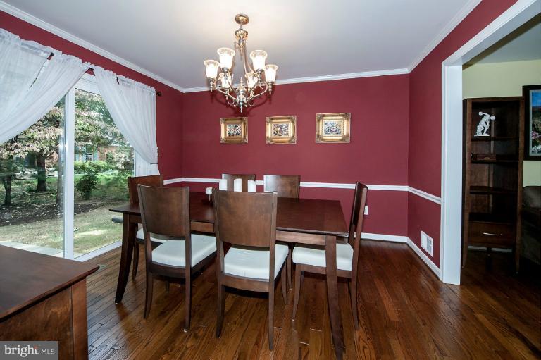 9014 Edgepark Road Vienna, VA 22182 - Photo 20 of 29 Dining Room