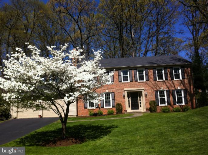 9014 Edgepark Road Vienna, VA 22182 - Photo 3 of 29 Tremendous curb appeal